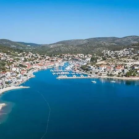 公寓 Roza 2 玛里纳